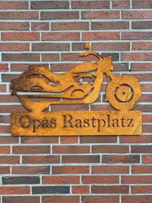 Opas Rasrplatz Motorrad rostig