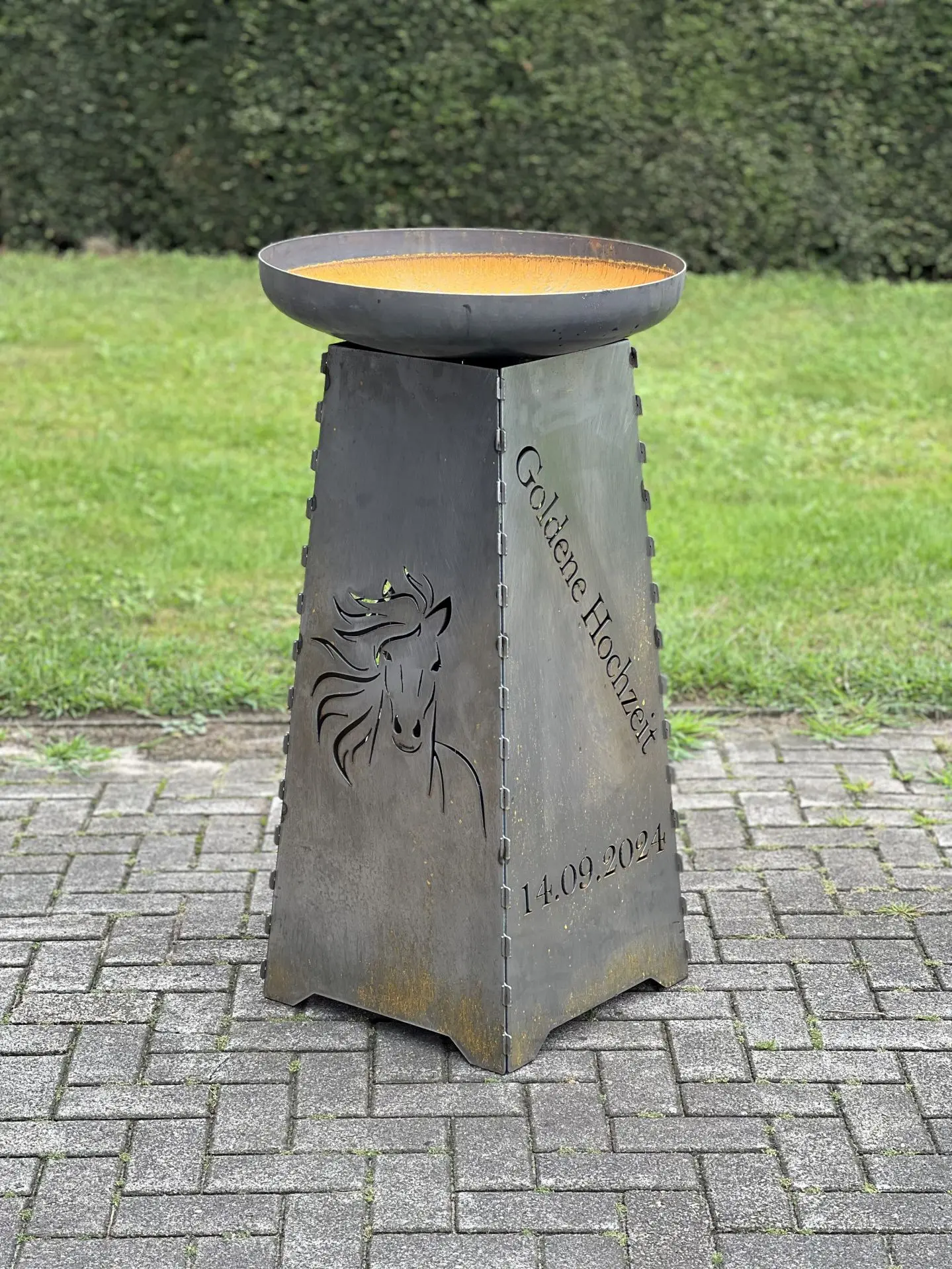 Pflanzsäule Pflanzschale Blumenschale Pferd Goldene Hochzeit Rund Rostig Natur
