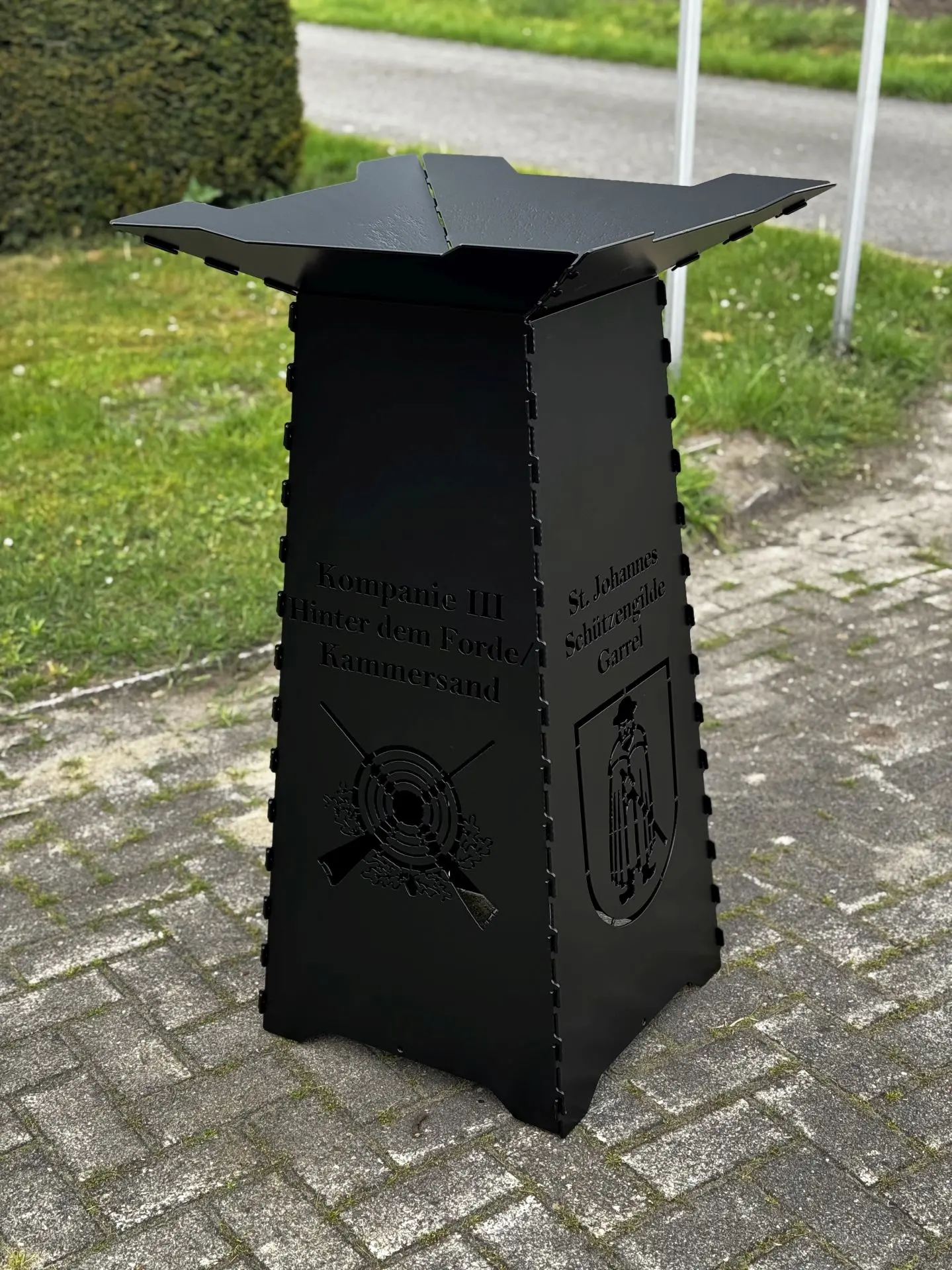 Pflanzsäule Pflanzschale Blumenschale Schäfer Garrel Geschuetzenverein Schwarz