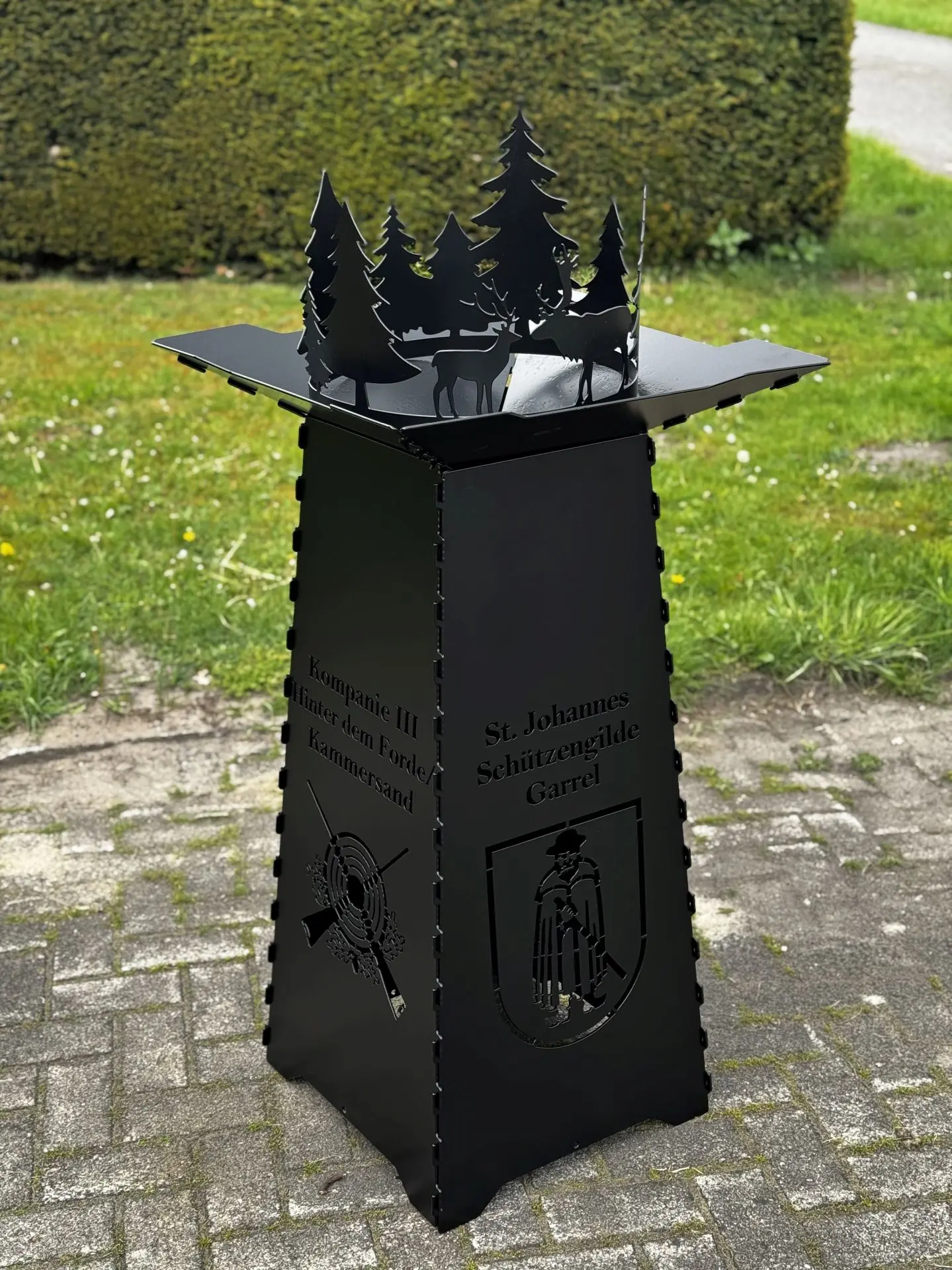 Pflanzsäule Pflanzschale Blumenschale Schäfer Garrel Geschuetzenverein Schwarz Weihnachtlicher Aufsatz