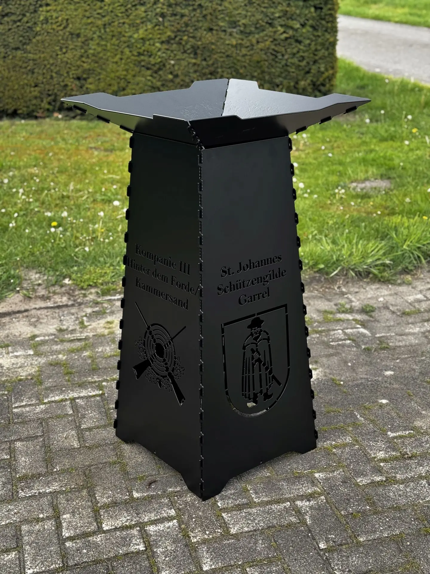 Pflanzsäule Pflanzschale Blumenschale Schäfer Garrel Geschuetzenverein Schwarz